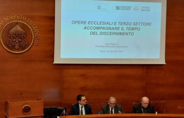 Oggi 26.01.2023 il “nostro” Tomas Chiaramonte  invitato in Pontificia Università Lateranense a Roma per dialogare con il presidente del CESE…