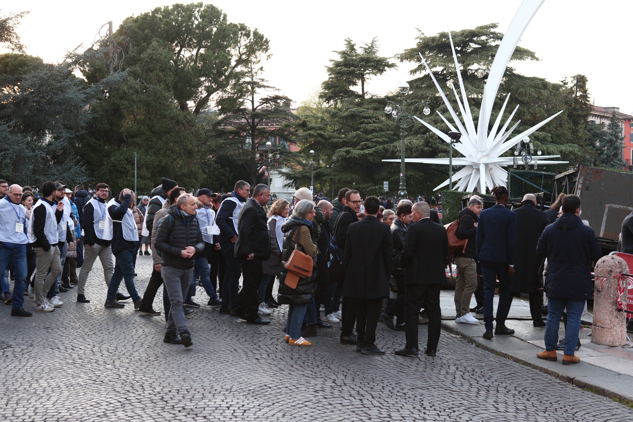 Buon Sabato Santo 

Riviviamo insieme qualche emozionante momento della VIA CRUCIS in Arena  Chiamata alla PACE organizzata ieri, 7 aprile, …